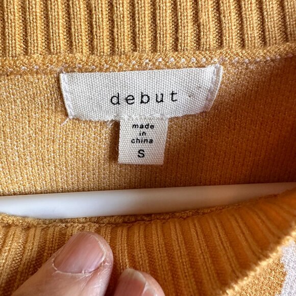 O-19 Debut Smiley Face Sweater, Size Small - Picture 3 of 4